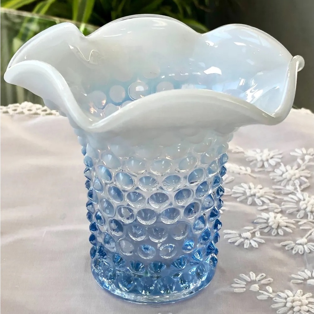 Gorgeous Vintage Duncan Miller Hobnail Blue Opalescent Ruffle Edge Vase - Mint!